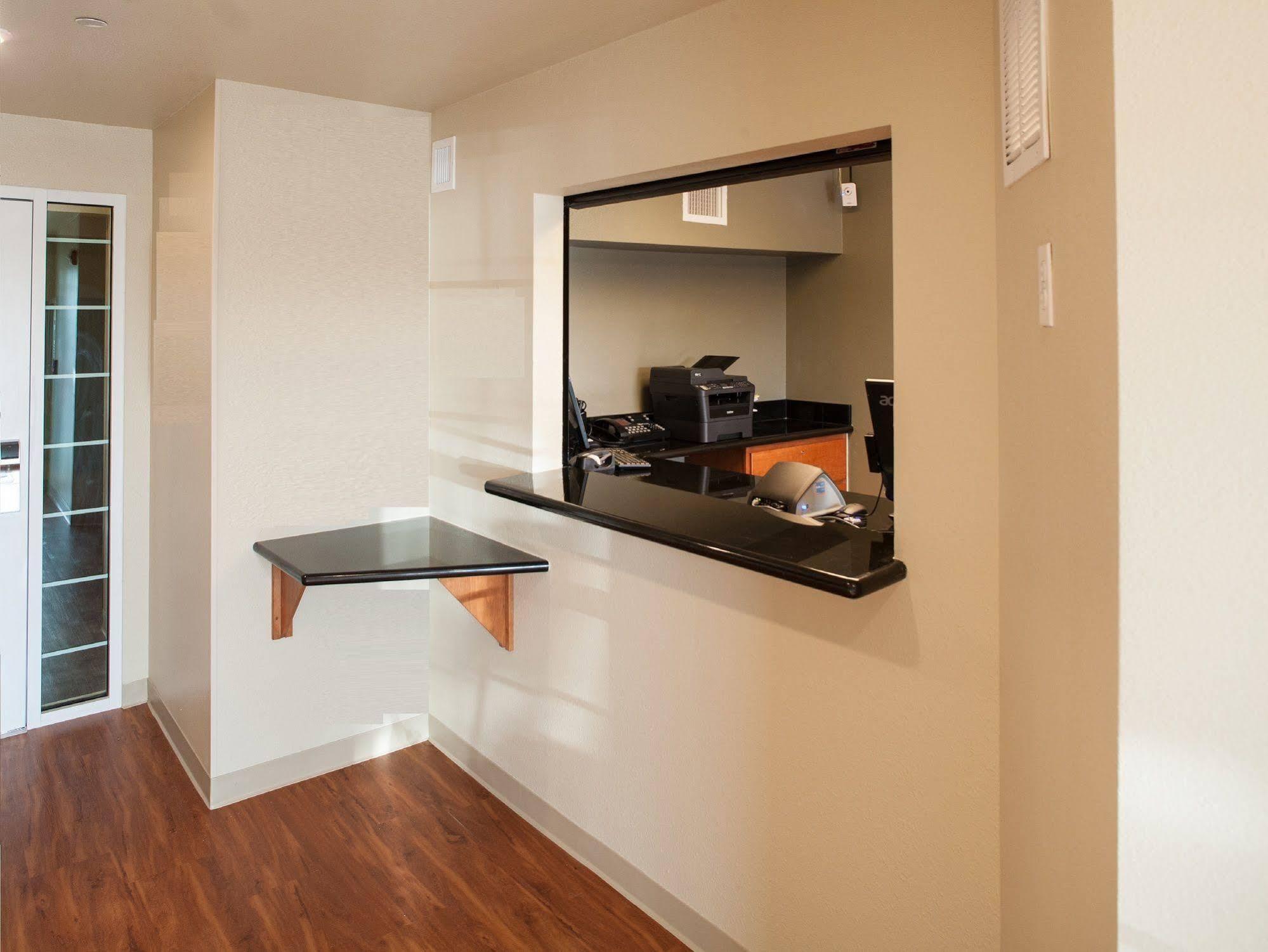 Hotel Woodspring Near University 2*